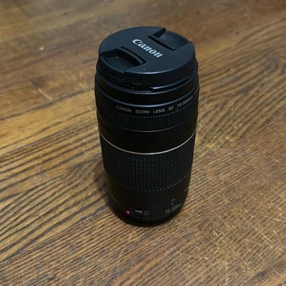 Canon EF 75-300mm lens - Picture 1 of 6